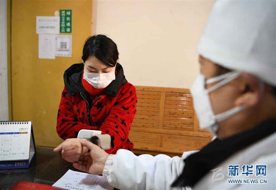 （抓好經(jīng)濟發(fā)展 應(yīng)對復(fù)雜局面·圖文互動）（1）2500萬農(nóng)民工如何安全返崗？——農(nóng)民工大省四川復(fù)工觀察