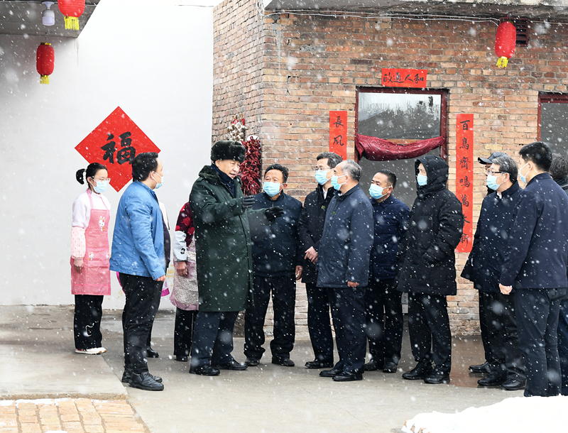 2022年1月26日，習(xí)近平總書記在山西霍州馮南垣村受災(zāi)村民師紅兵家看望。