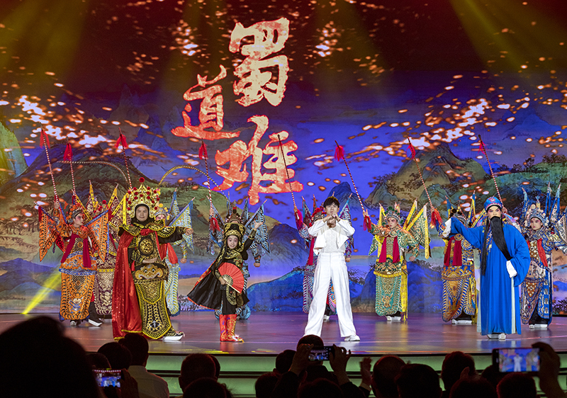 2023年10月13日，成都，“把青春華章寫在祖國大地上”大思政課網(wǎng)絡(luò)主題宣傳和互動引導(dǎo)活動在四川大學(xué)舉行。