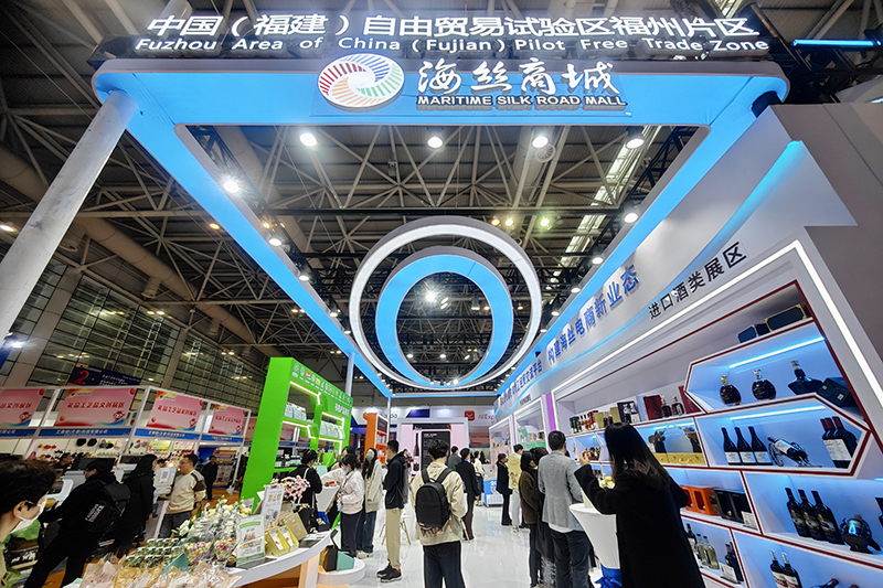 2024年3月18日，第四屆中國跨境電商交易會(huì)在福建福州開幕。展會(huì)聚焦“鏈接跨境全流域 共建電商新生態(tài)”，集聚全國80余個(gè)外貿(mào)產(chǎn)業(yè)帶的上千家供應(yīng)鏈企業(yè)。